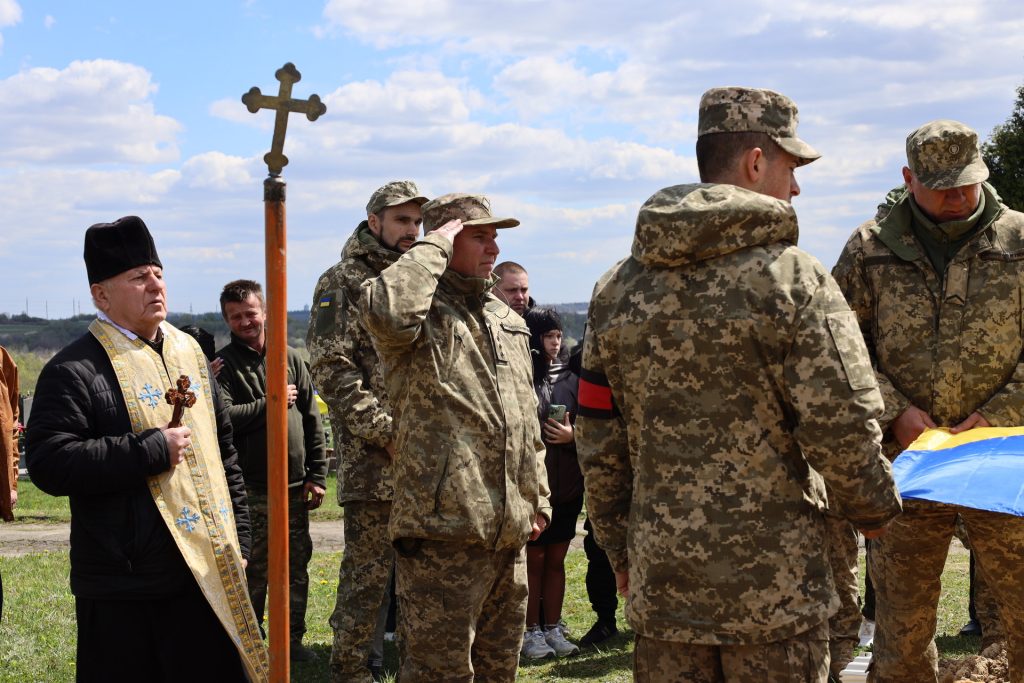 Військові на похороні