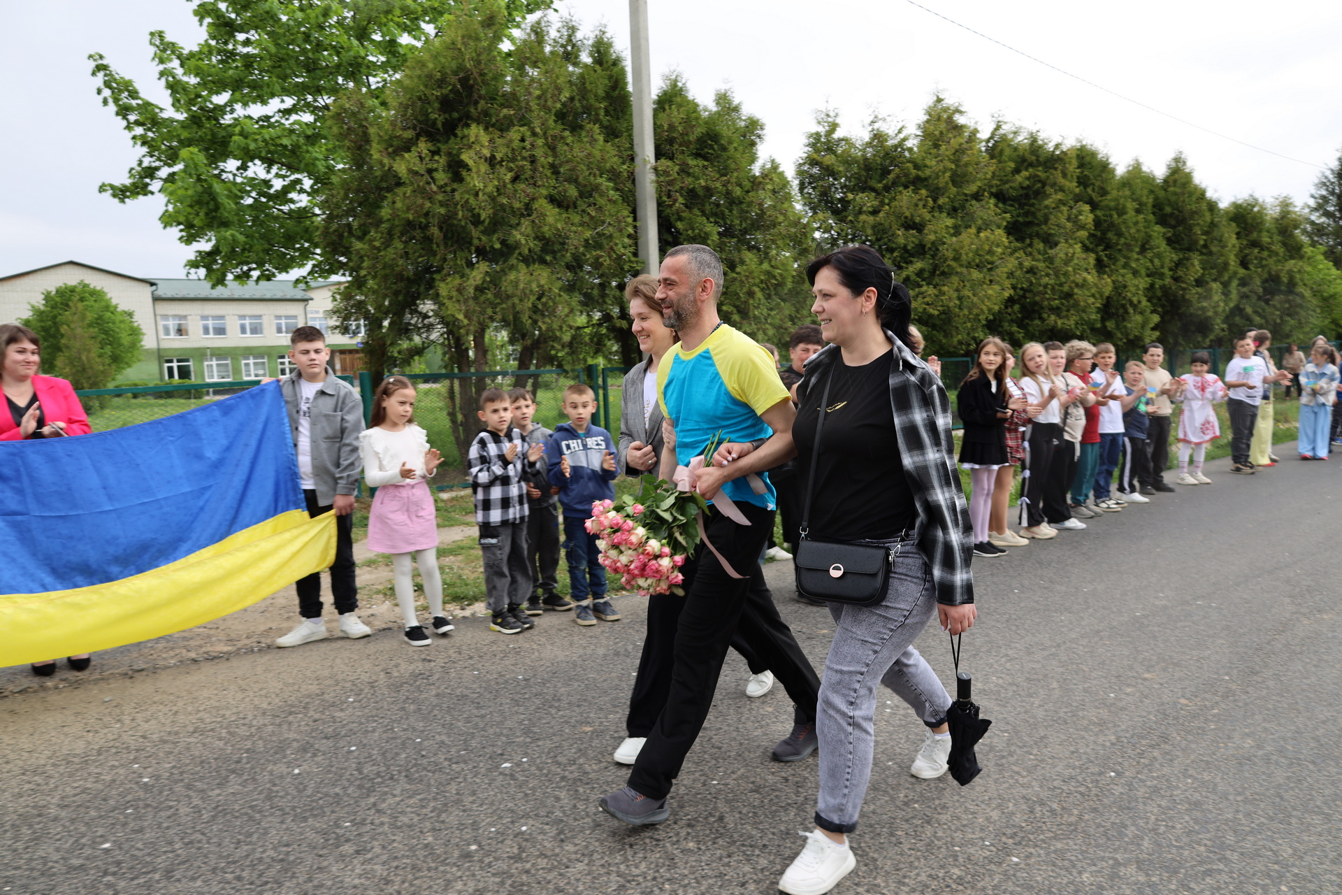 Жителі громади зустрічають Захисника