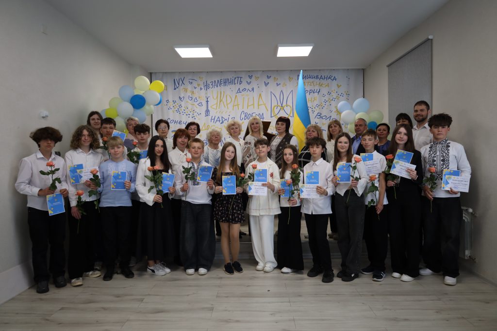 Випускники і педагоги школи мистецтв